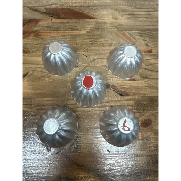 Vintage Set of 5 Fluted Aluminum Dessert Gelatin Molds Cottage Chic Kitchen Deco - Picture 6 of 8